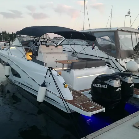 Úszó hotel Boat In Split